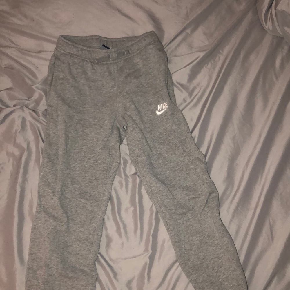 Boys Nike sweatpants, size medium in boys